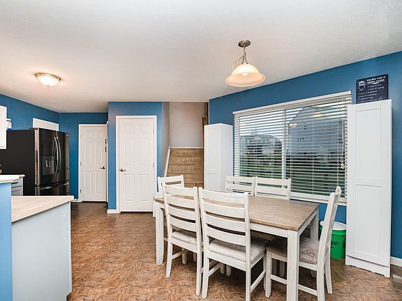 4th image of 10170 Meadow Glen Dr