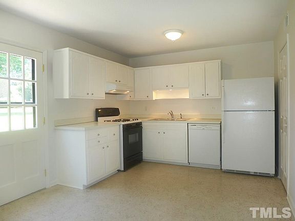 5th image of 1002 Willow Dr APT 36
