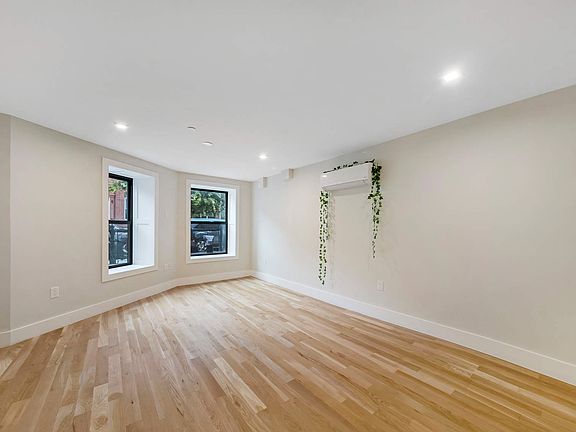 3rd image of 586 Quincy St #1A