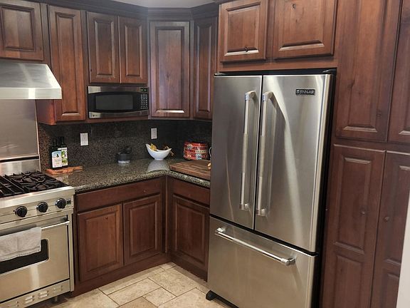 4th image of 12044 Hoffman St #202