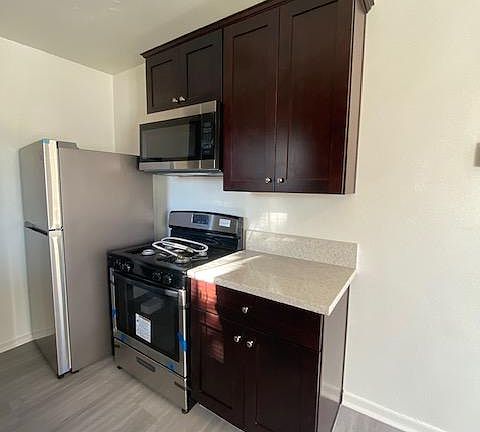 4th image of 12739 Bradley Ave
