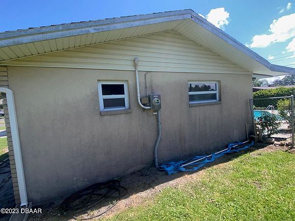 3rd image of 1190 Golfview Dr