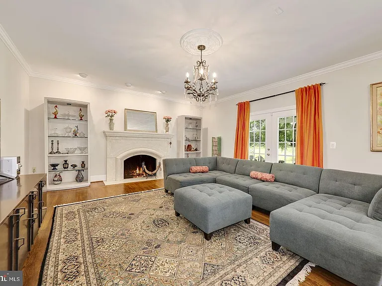9809 Hall Rd — Photo 20