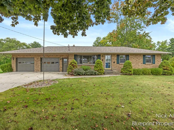 641 Lincoln Lawns Dr NW, Grand Rapids, MI 49534