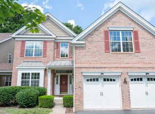621 Creekside Ln, Fishkill, NY 12524