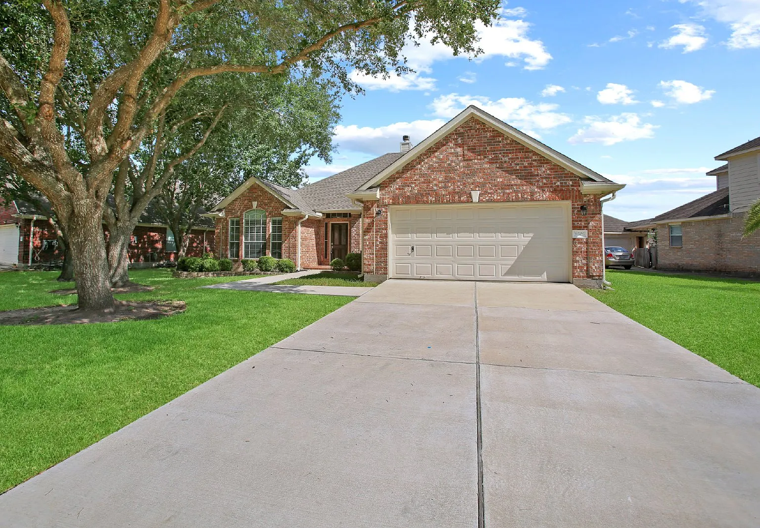 4 bed, 2.0 bath, 2206 sqft, $2,475 — Photo 1