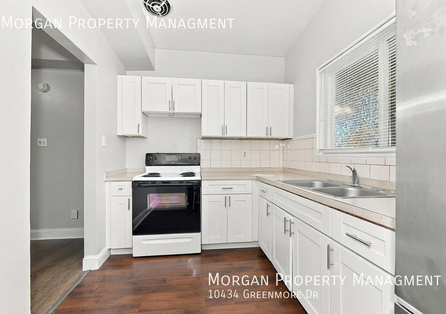 3 BR + Bonus Room with XL Fenced Backyard! — Photo 3