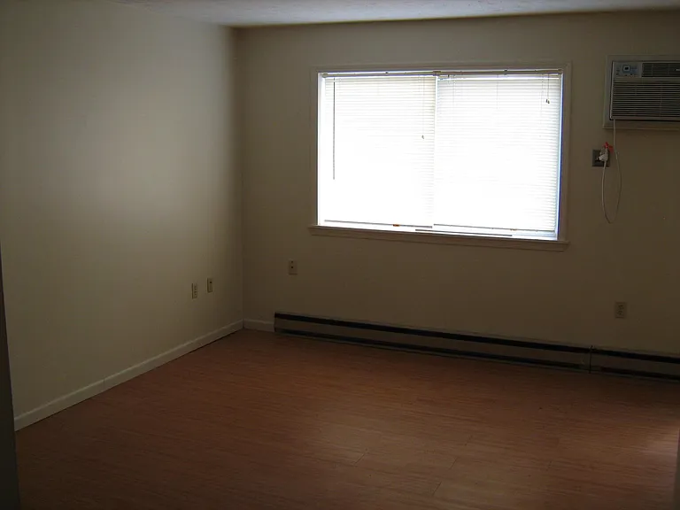 91 Merriman Rd — Photo 3