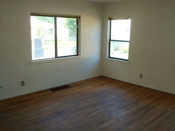 5th image of 1614 E Lacrosse Ave