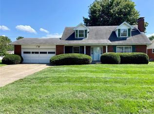 308 E Field Dr, Red Bud, IL 62278