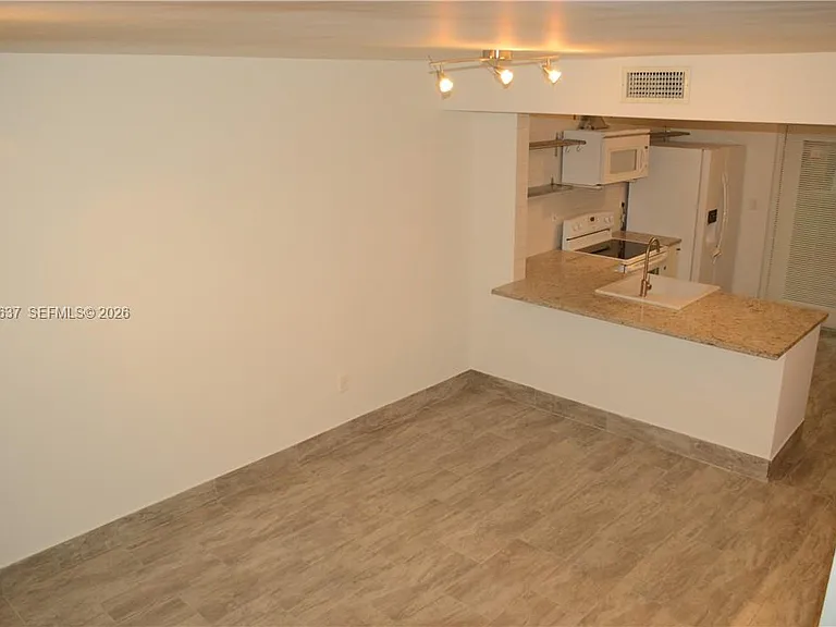 937 Michigan Ave #3 — Photo 6