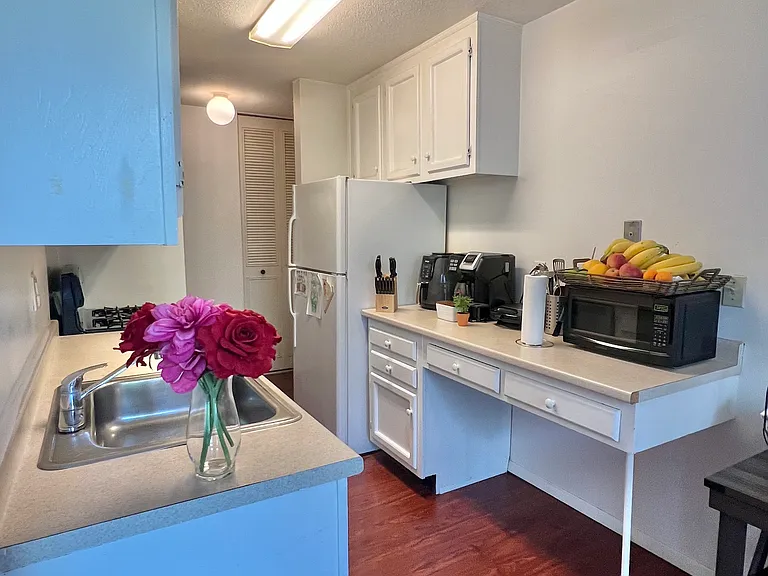 2 Shrewsbury Green Dr #I — Photo 8