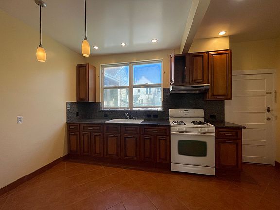 3rd image of 512 3rd Ave APT A