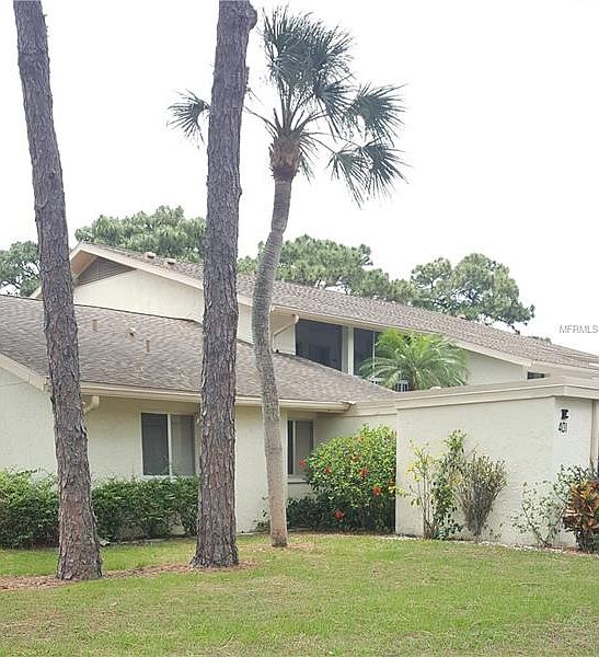 1st image of 402 Pinebrook Cres #2