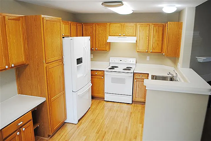 3880 Riviera Grv #104 — Photo 3