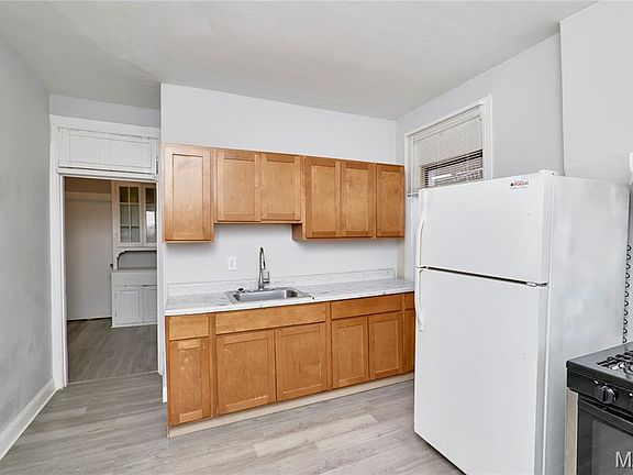 3rd image of 953 Catalpa St