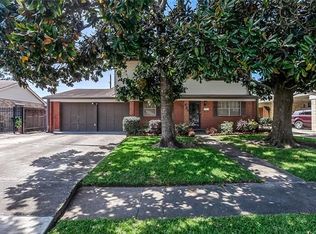 684 Newport Cir, Gretna, LA 70056