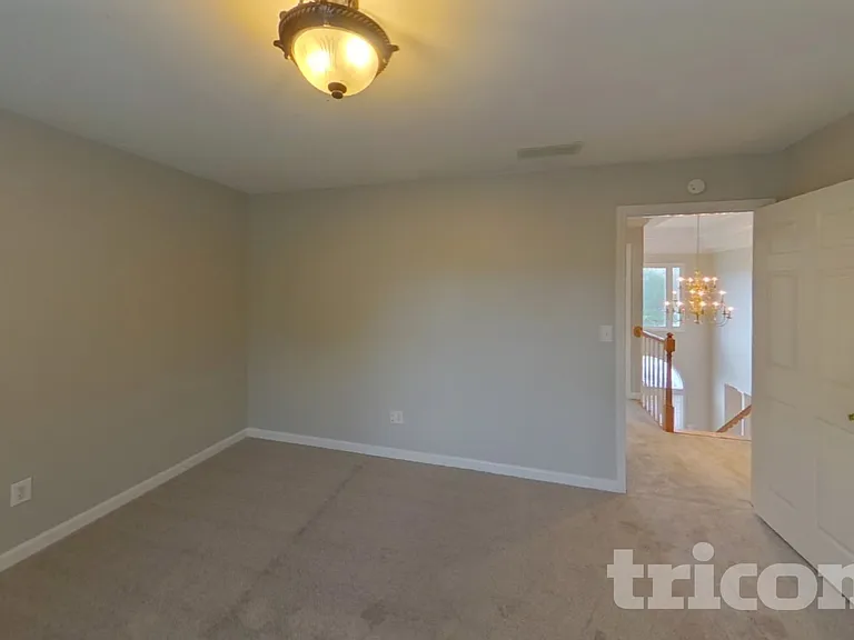 1260 Castle Pointe Ln — Photo 12