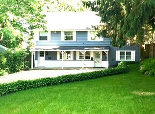 573 Ryan Pl APT 2, Lake Forest, IL 60045