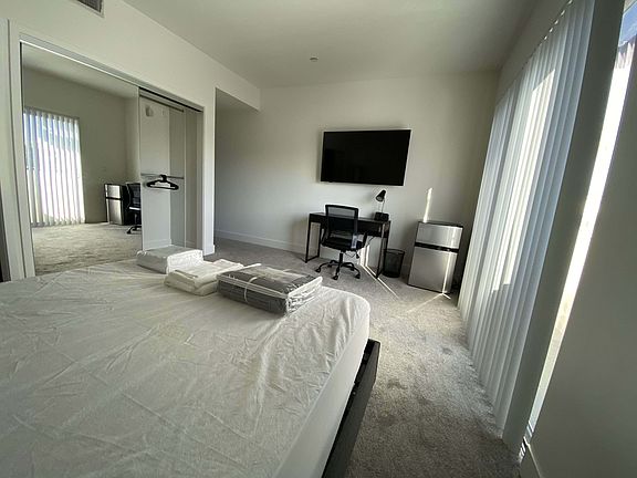 2nd image of 1435 N Poinsettia Pl