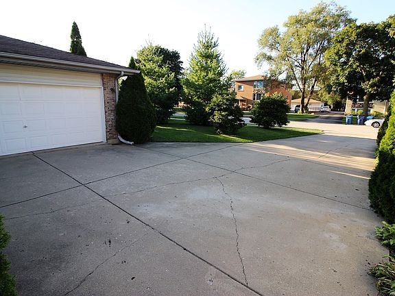 4th image of 450 W Hillside Dr