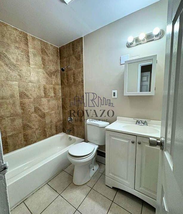2nd image of 421 Irvington Ave APT 3B