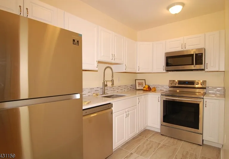 124 E Main St #209 — Photo 2