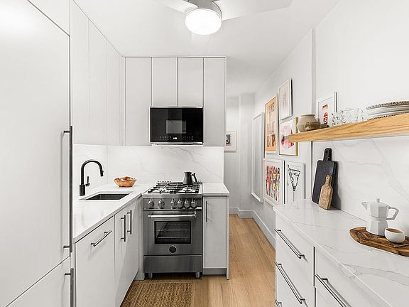 3rd image of 105 W 13th St APT 2A