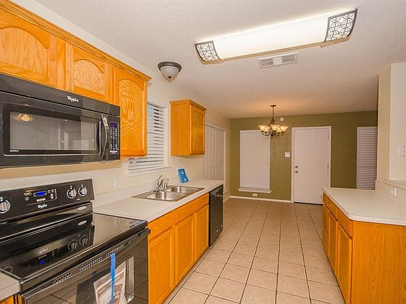 3rd image of 1816 Summer Glen Ct