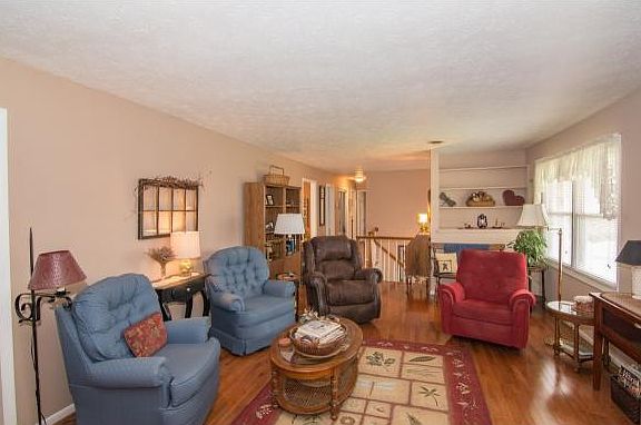 3rd image of 820 Beechwood Dr