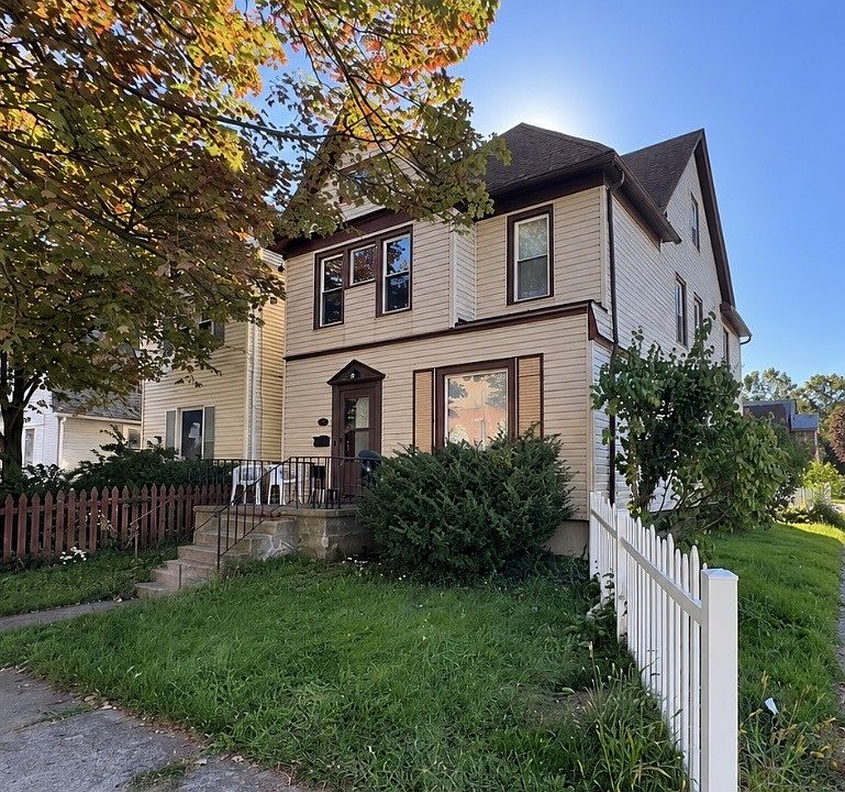 1st image of 829 W 9th St