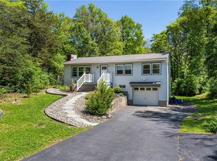 48 Valley View Rd, Pleasant Valley, NY 12569