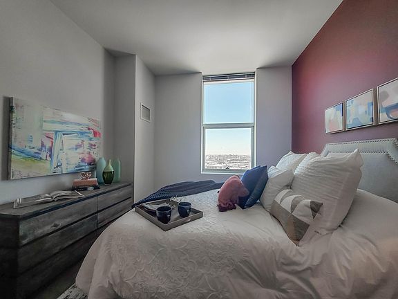 5th image of 1014 S Clark St #1302