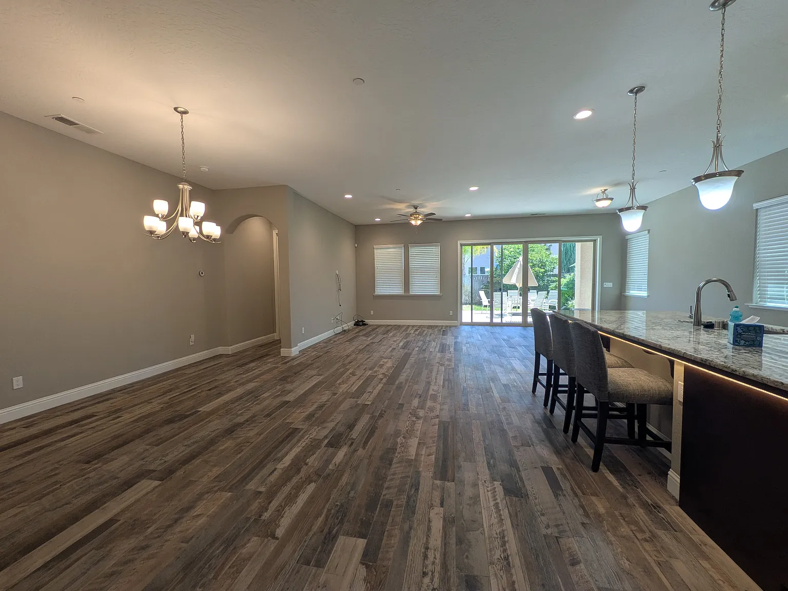 3 bed, 2194 sqft, $3,200 — Photo 3