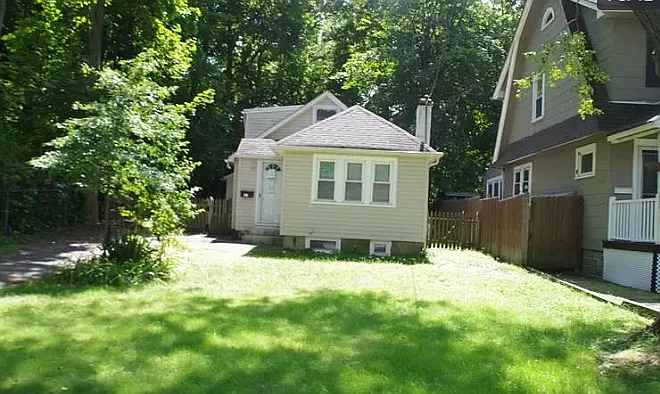 26 Courter Ave