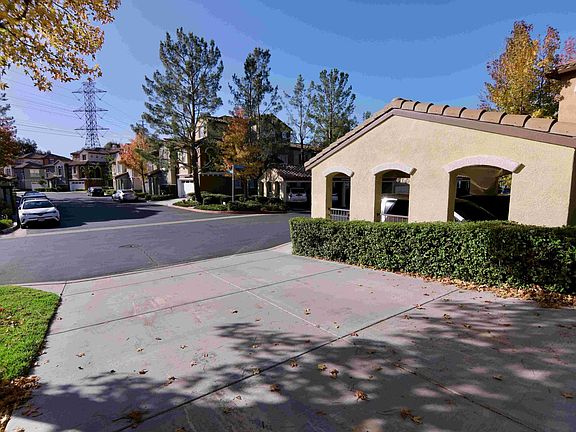 2nd image of 23447 Abbey Glen Pl