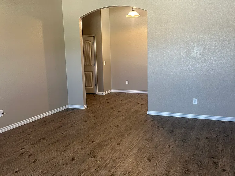 4300 Hunters Place Dr #B — Photo 3