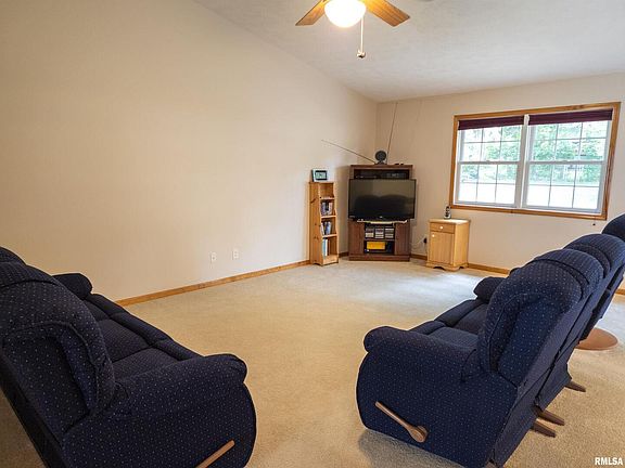 5th image of 2120 W Meadow Ln