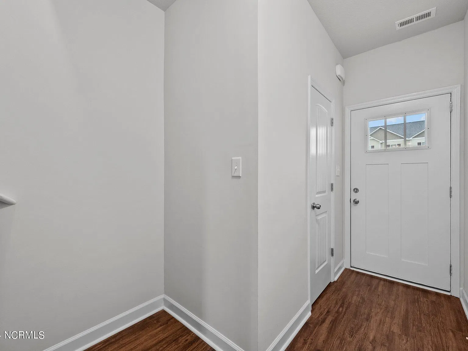 3 bed, 2.5 bath, 1582 sqft, $1,750 — Photo 3