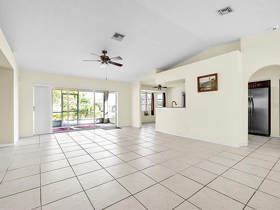 4th image of 849 DOBELL TERRACE NW