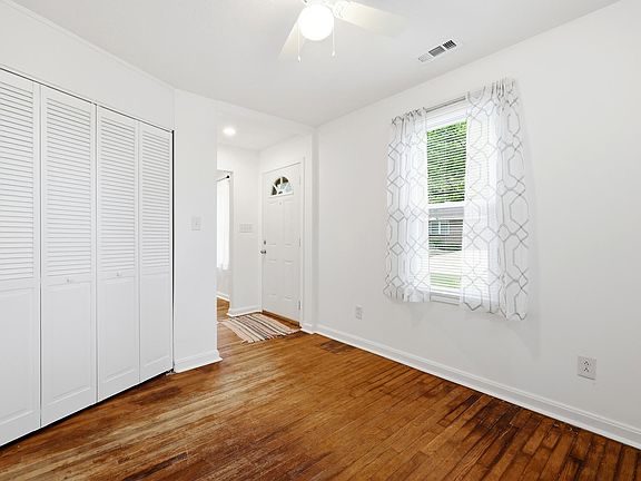 3rd image of 1127 N Jefferson Dr