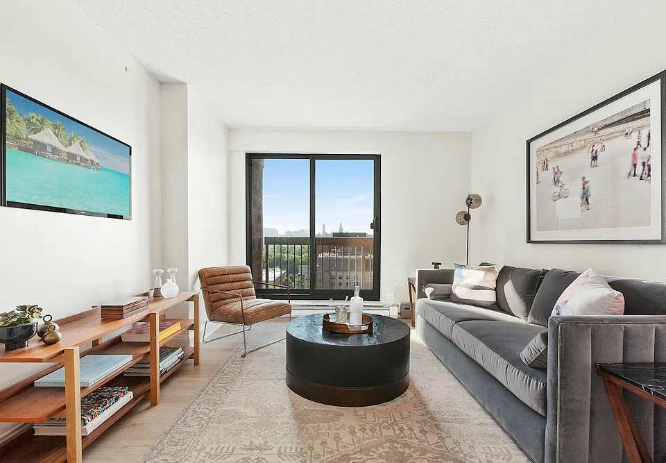 1990 Lexington Ave #29L