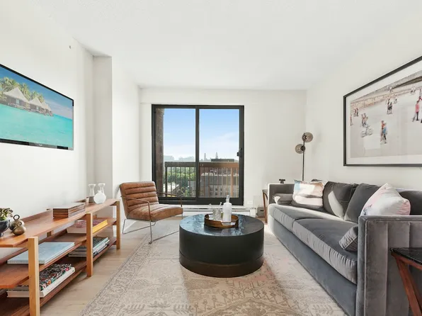 1990 Lexington Avenue image 1 of 9