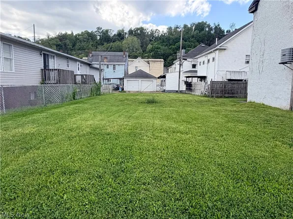 4587 Jefferson St, Bellaire, OH 43906