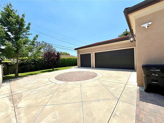 4th image of 9538 Blackley St