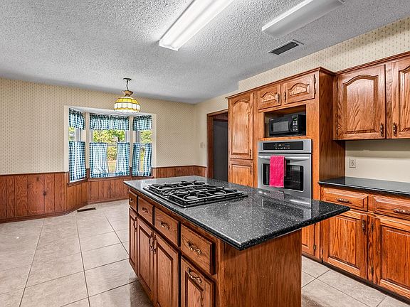 5th image of 11 Evert Ct