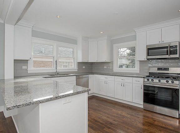 5th image of 3526 Lincoln St