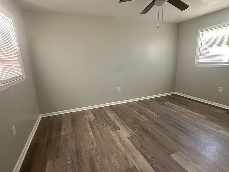 1900 S Maple Dr — Photo 17