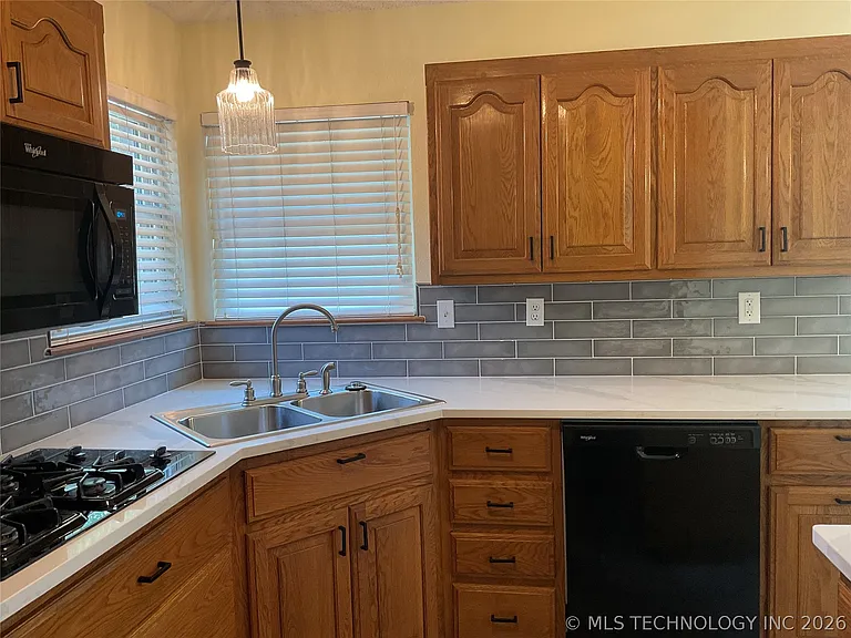 3209 Skylane Dr — Photo 11