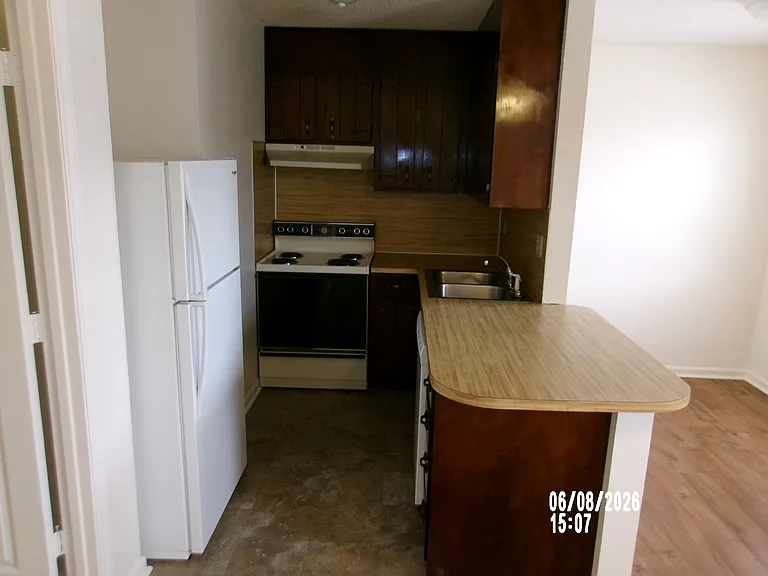 733 9th Ave NE #733 — Photo 4